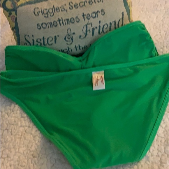 Bathing suits - Picture 5 of 6